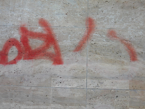 Graffiti kompletne odstránené bez poškodenia povrchu 